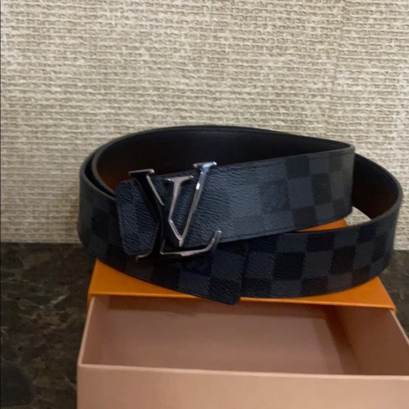 Louis Vuitton Reversible belt Initiales 40 MM - Picture 4 of 4